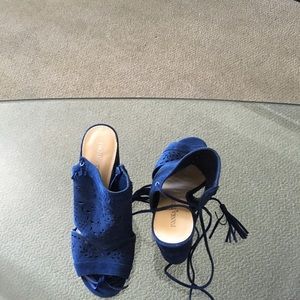 1 pair shoes - unworn
